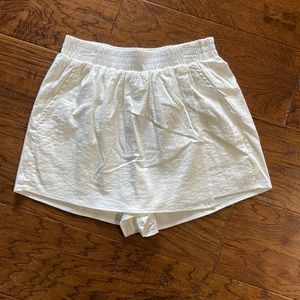 Le Lis white skirt NWT size Small